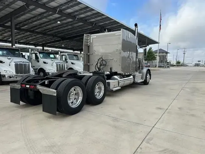 2022 Peterbilt 389