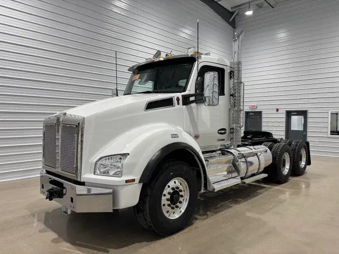 2027 Kenworth T880