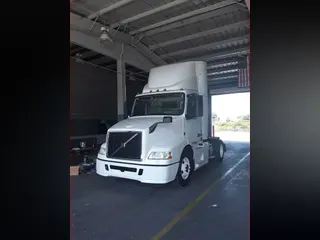 2016 Volvo VNM42T