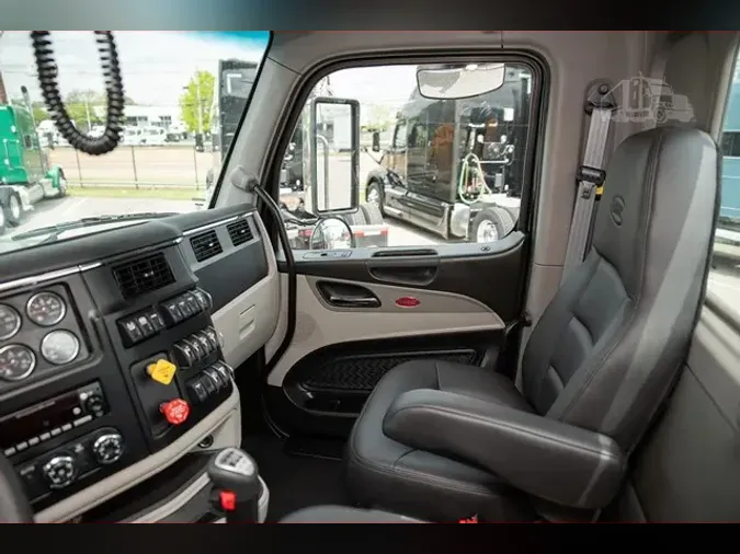 2025 PETERBILT 589