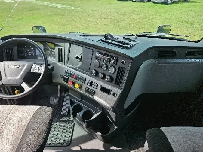 2019 Freightliner T12664ST