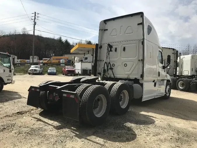 2017 Freightliner X12564ST