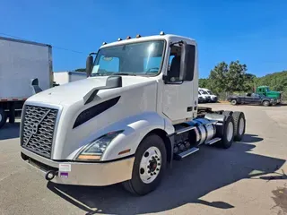 2019 VOLVO VNL64T-300
