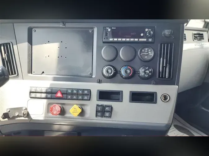 2022 FREIGHTLINER CA126