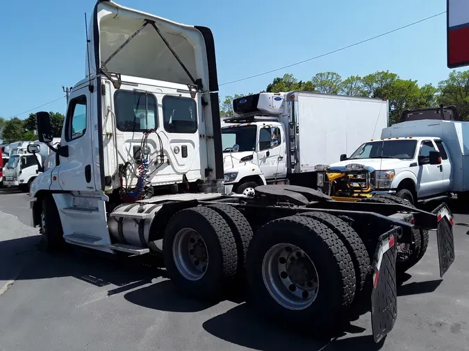 2016 FREIGHTLINER/MERCEDES CASCADIA 125