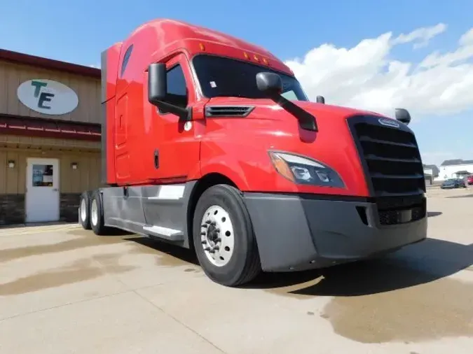 2020 Freightliner Cascadia0504f71d76e5811d1a15a15d95335fae