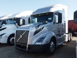 2020 VOLVO VNL64T760