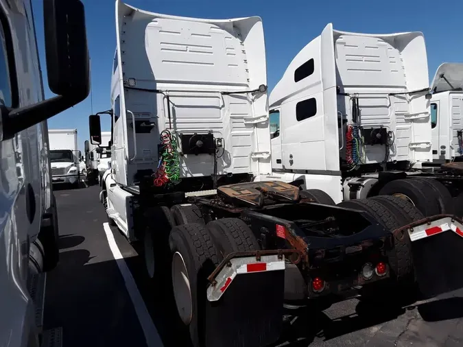 2020 VOLVO VNL64T-760