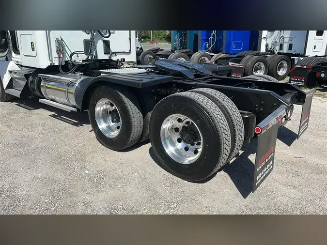 2022 KENWORTH T880