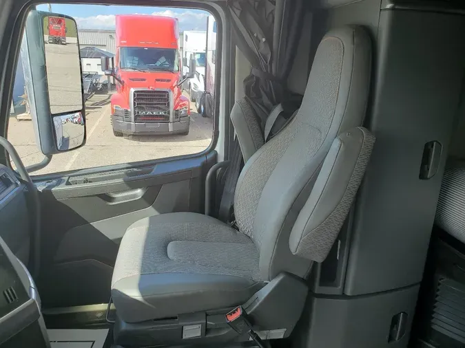 2020 VOLVO VNL760