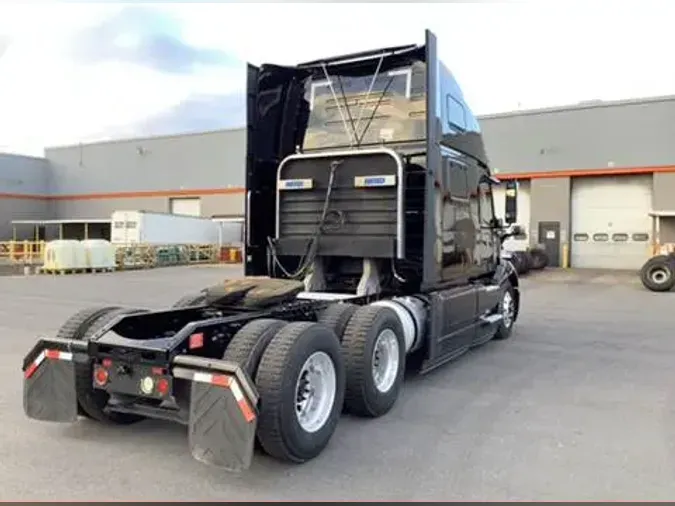 2022 Volvo VNL860