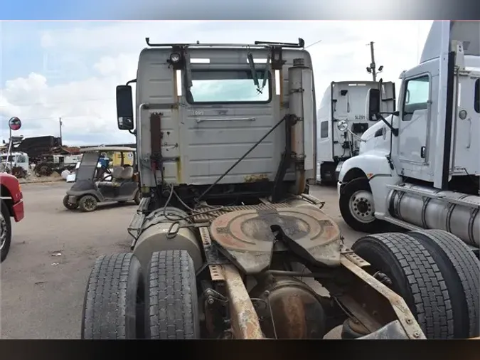 2006 VOLVO VNM42T200