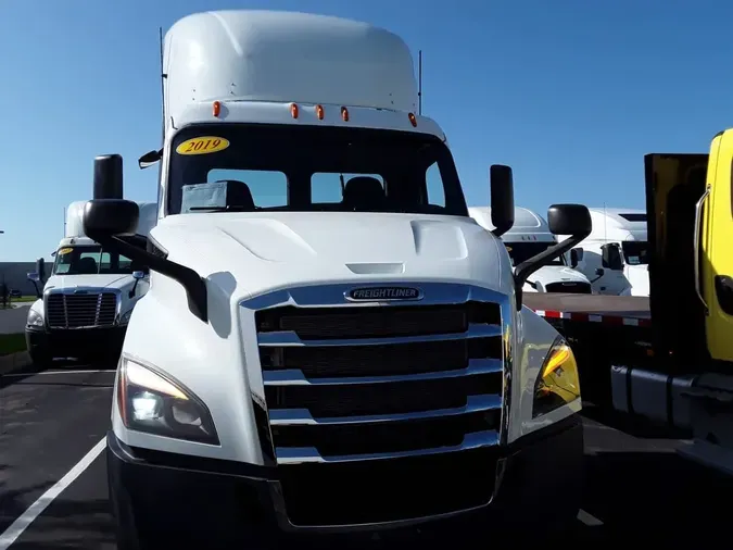 2019 FREIGHTLINER NEW CASCADIA 116