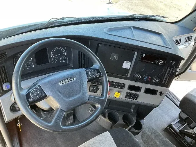 2018 Freightliner T12664ST