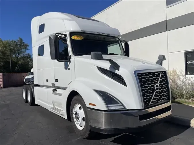 2020 VOLVO VNL760