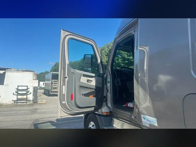 2022 Freightliner Cascadia 126