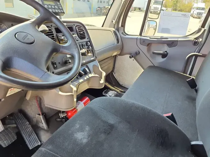 2015 FREIGHTLINER M2 106