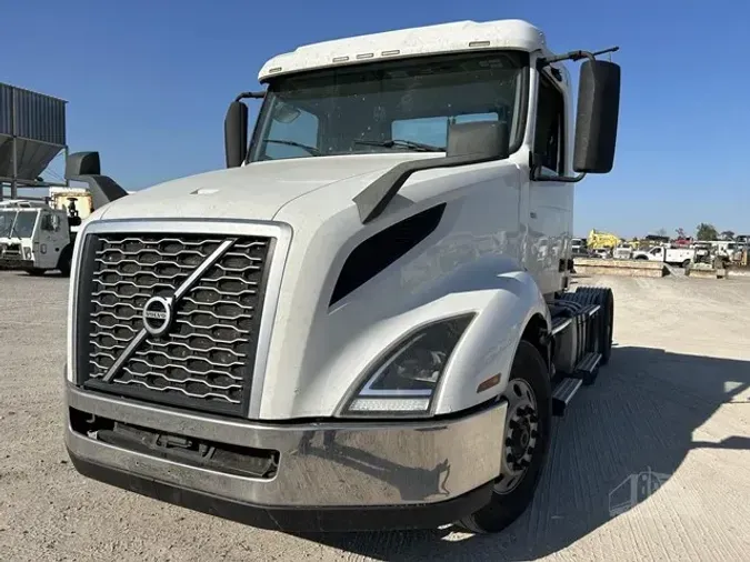 2019 VOLVO VNR62T300