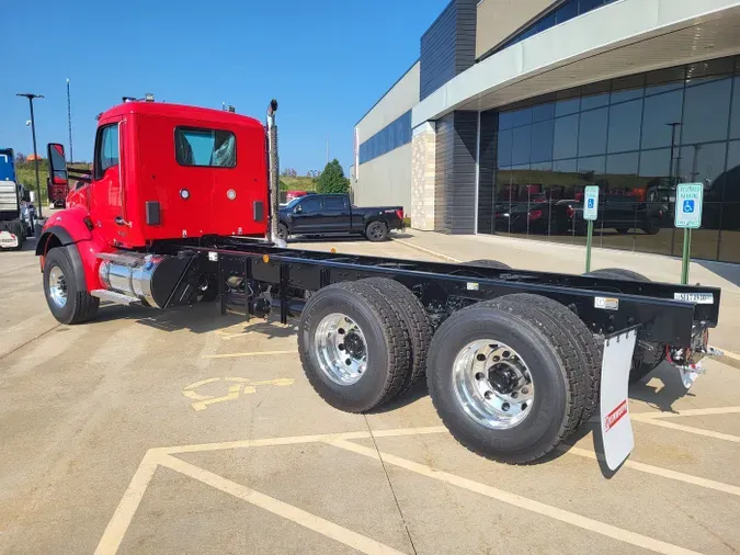 2025 Kenworth T880