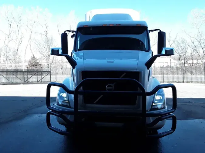 2020 VOLVO VNR64T-640