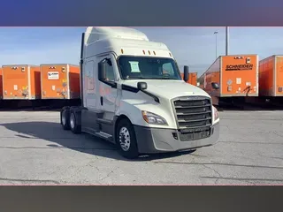2021 Freightliner Cascadia 126
