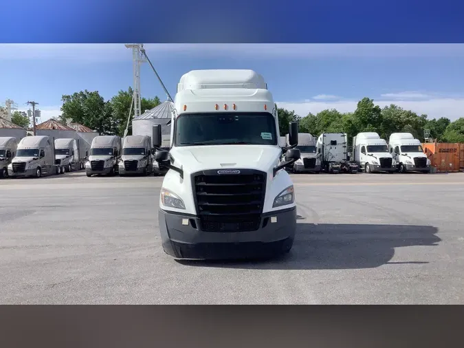 2021 Freightliner Cascadia 126