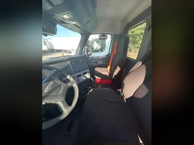 2020 FREIGHTLINER NEW CASCADIA 116