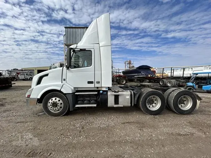 2013 VOLVO VNL64T300