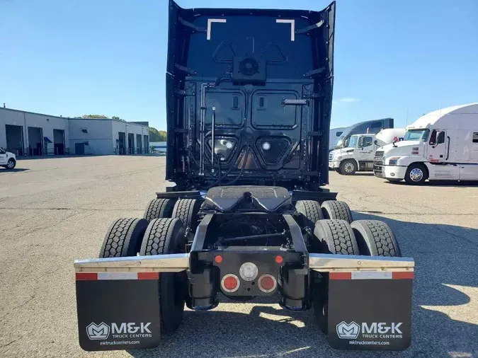 2020 FREIGHTLINER Cascadia 126