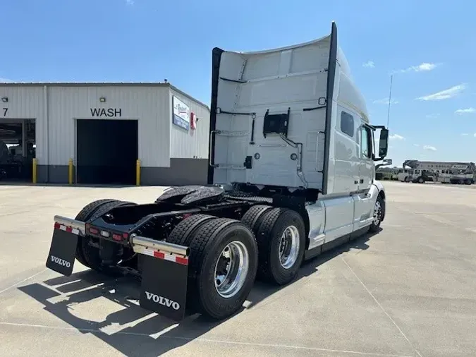 2025 VOLVO VNL64T740