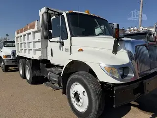 2004 INTERNATIONAL WORKSTAR 7400