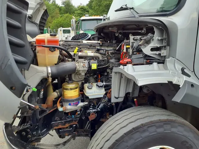 2015 FREIGHTLINER M2 112