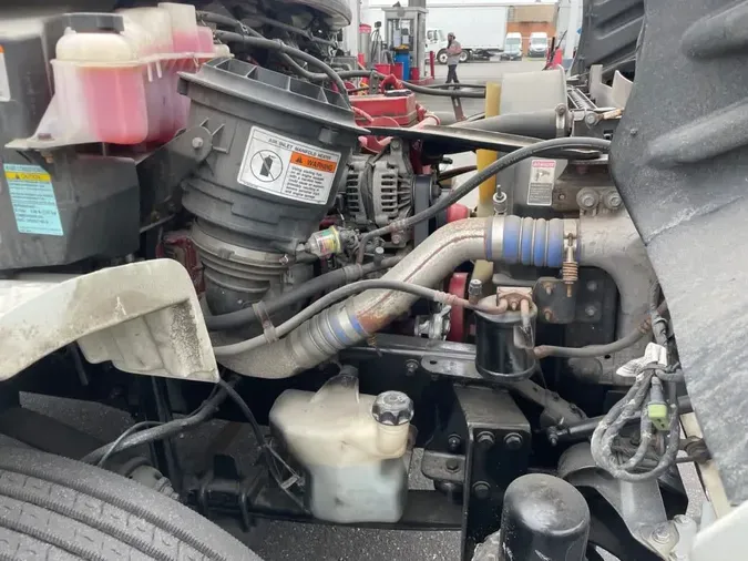 2018 FREIGHTLINER M2 106