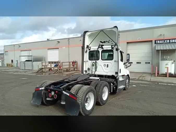 2020 Freightliner Cascadia 126