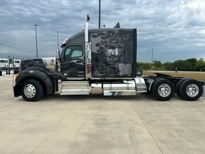 2024 Kenworth W990