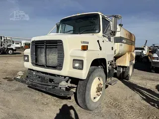 1995 FORD L8000