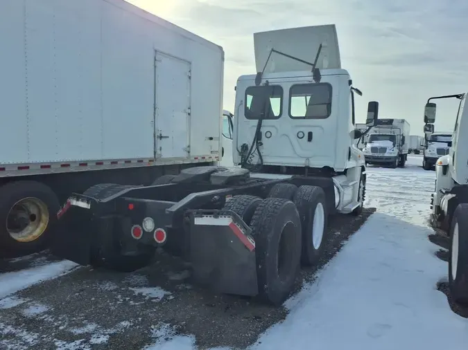 2019 FREIGHTLINER/MERCEDES CASCADIA 125