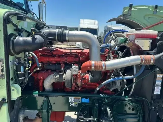 2023 Peterbilt 389