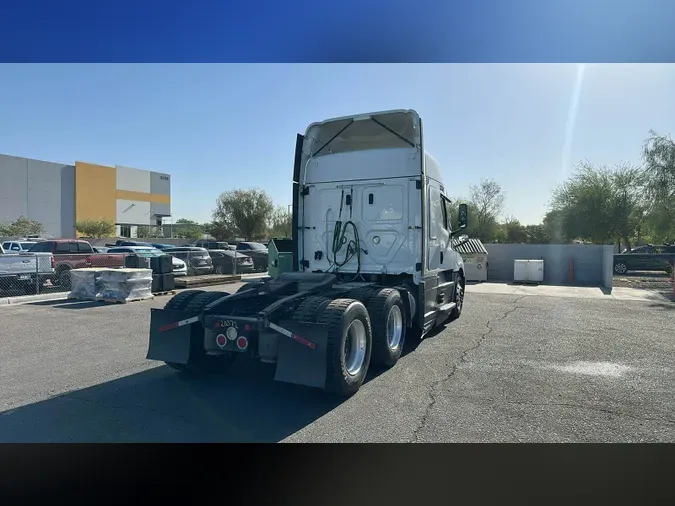 2021 Freightliner Cascadia 126
