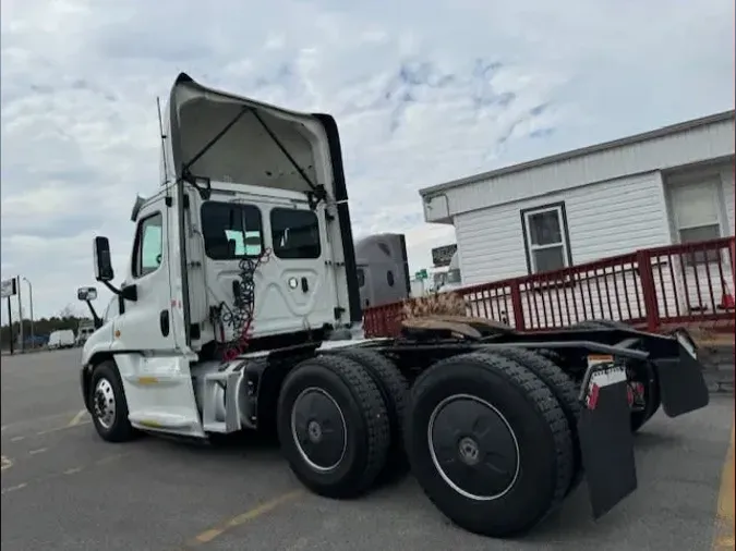 2018 FREIGHTLINER/MERCEDES CASCADIA 125