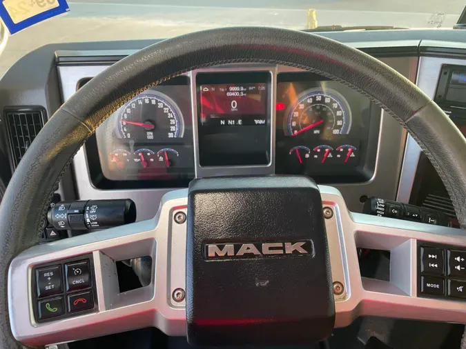 2019 MACK GR64F