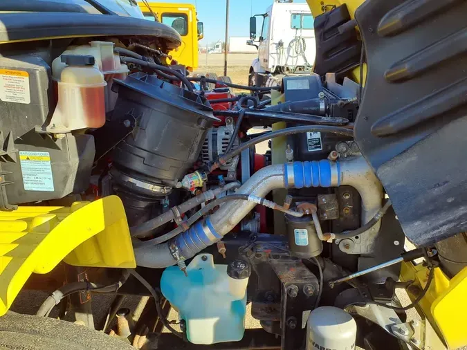 2017 FREIGHTLINER/MERCEDES M2 106