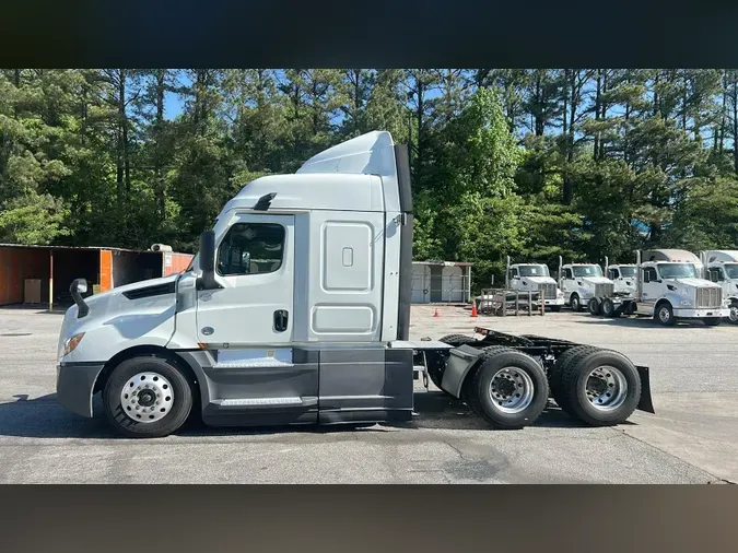 2021 Freightliner Cascadia 126