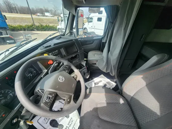 2023 VOLVO VNL64T760