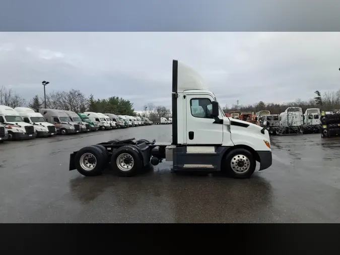 2019 Freightliner Cascadia 126
