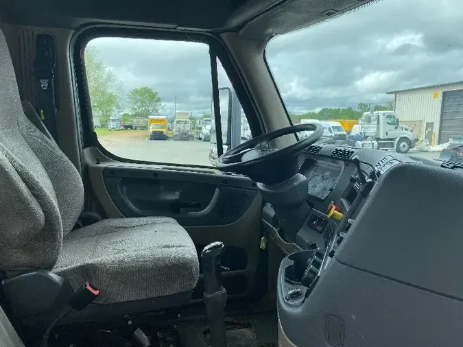 2015 FREIGHTLINER X12564ST