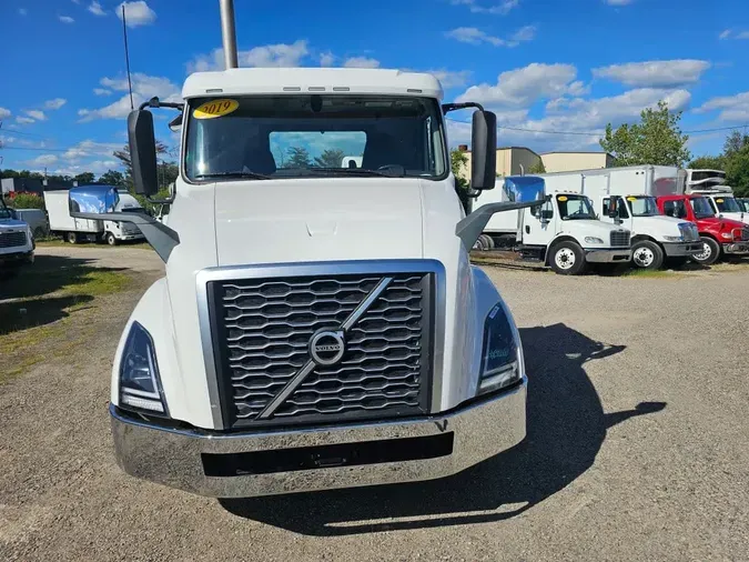 2019 VOLVO VNL42T 300