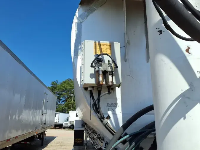 2012 UTILITY TRAILERS TANKER TRAILER
