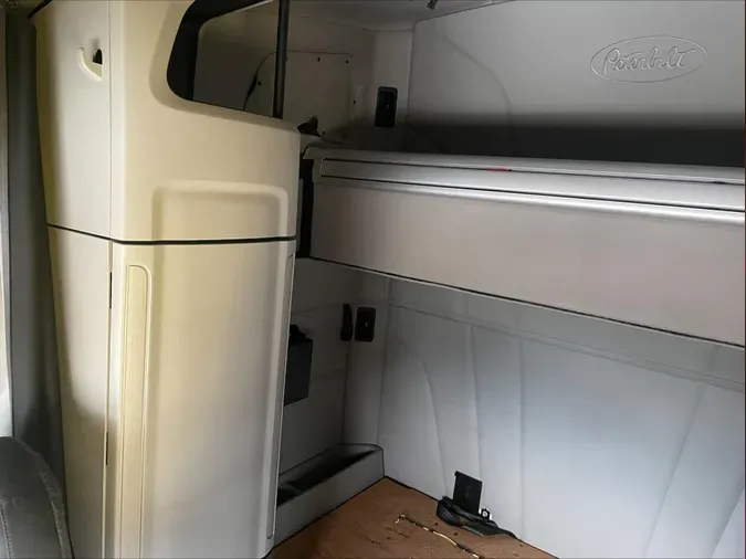 2022 Peterbilt 579