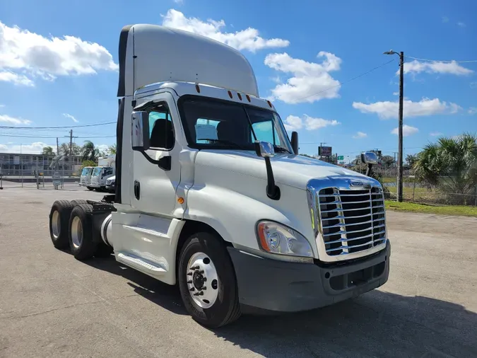 2016 FREIGHTLINER/MERCEDES CASCADIA 125